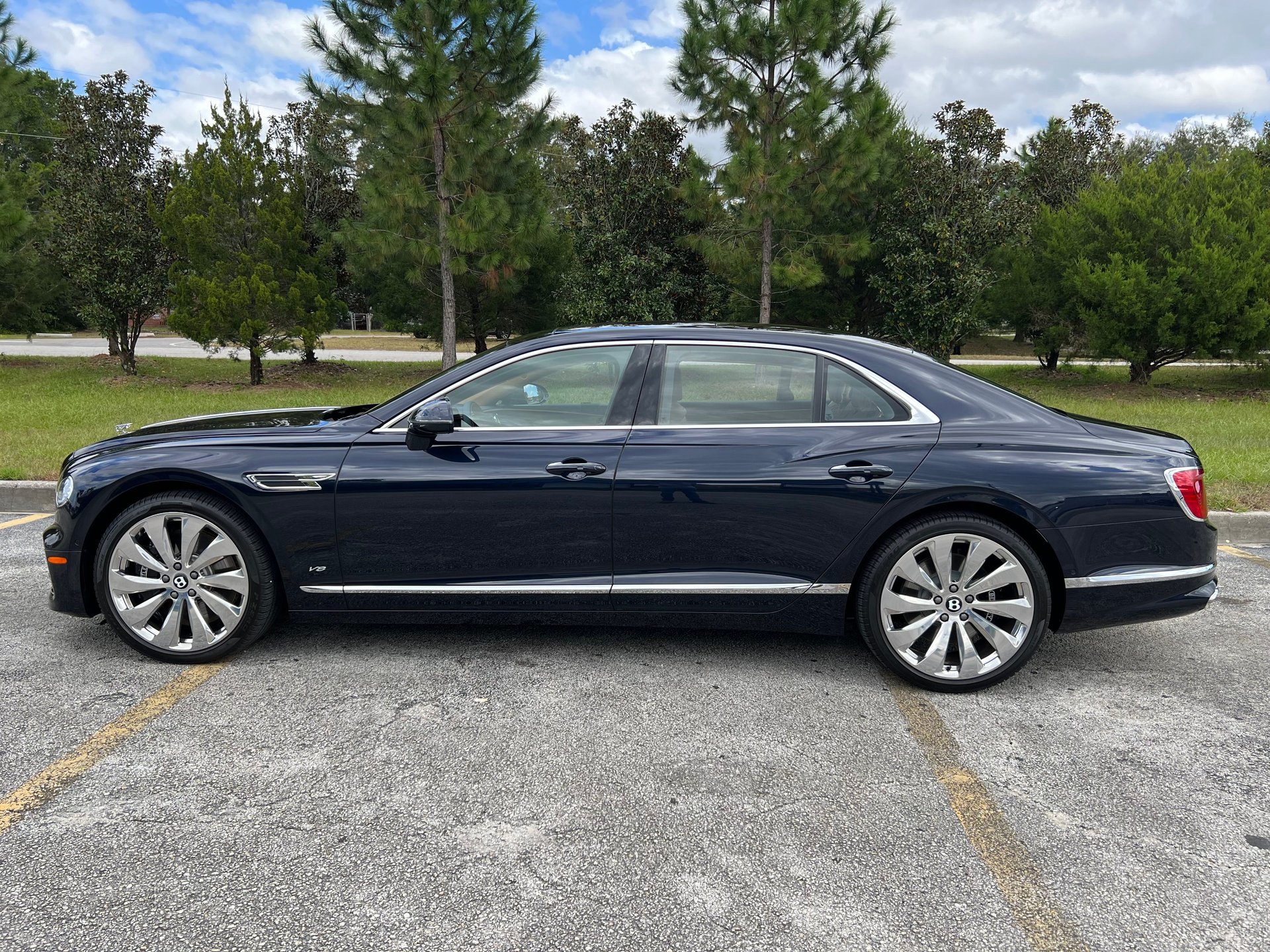 Used 2022 Bentley Flying Spur V8 AWD/4WD image 1