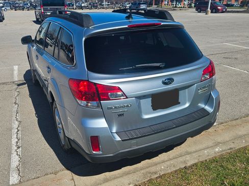 Used 2014 Subaru Outback 2.5i Limited image 2
