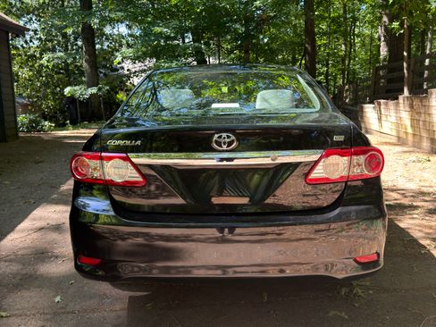 Used 2011 Toyota Corolla LE FWD image 2