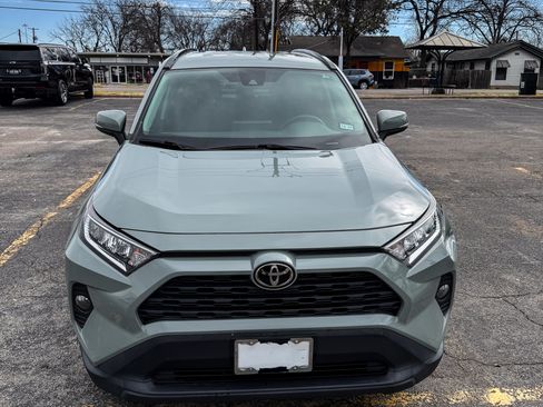 Used 2021 Toyota RAV4 XLE image 10