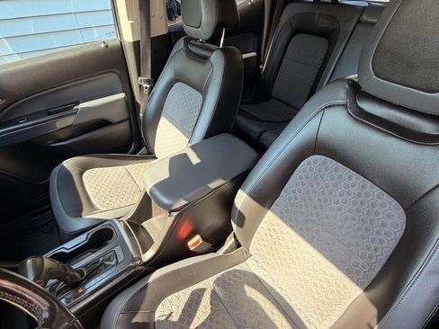 Used 2015 Chevrolet Colorado Z71 AWD/4WD image 19