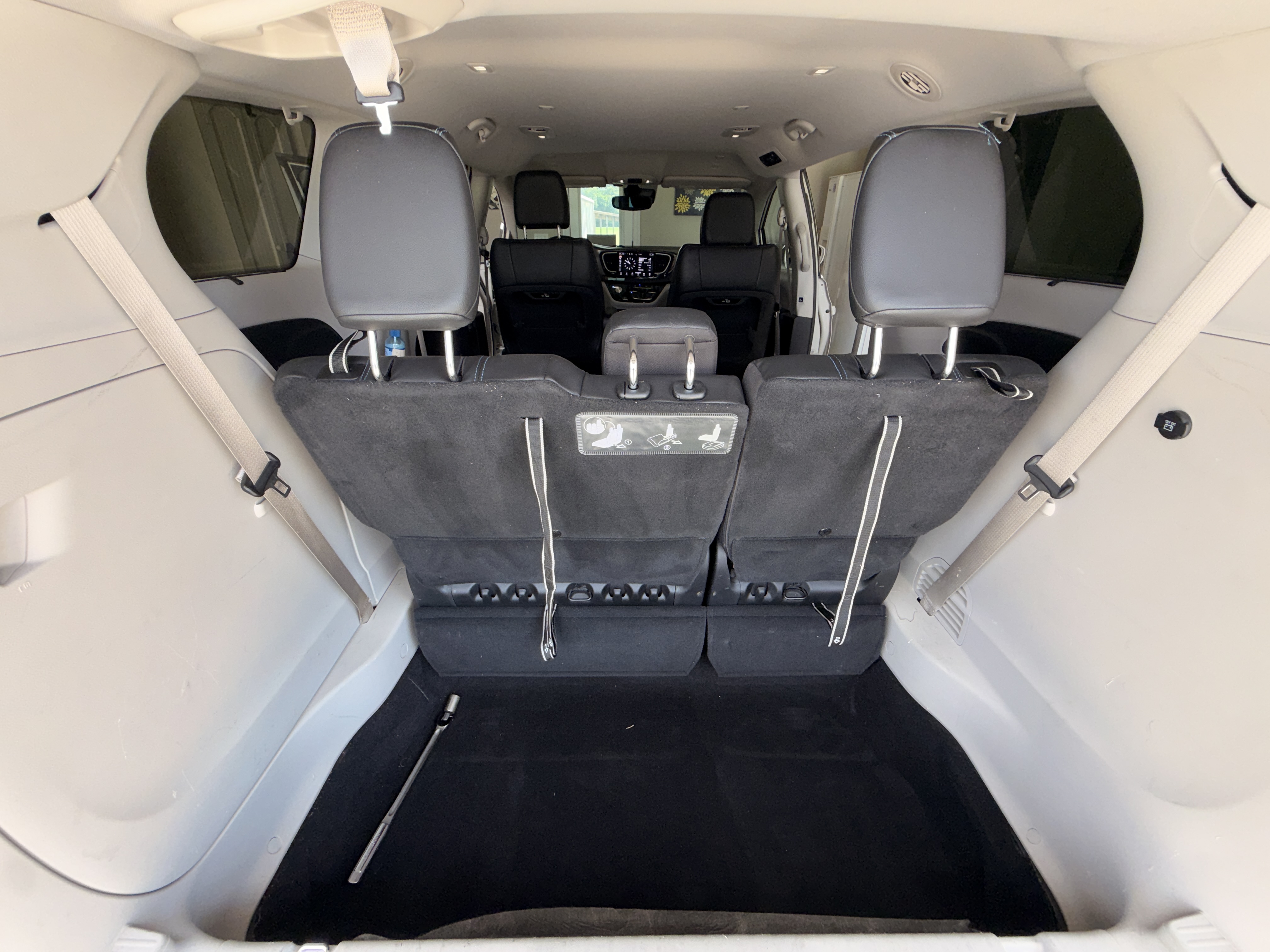 Used 2021 Chrysler Pacifica Touring-L FWD image 18