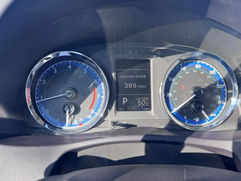 Used 2017 Toyota Corolla LE image 12