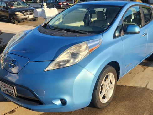 Used 2013 Nissan Leaf SV w/ LED & Quick Charge Pkg image 1