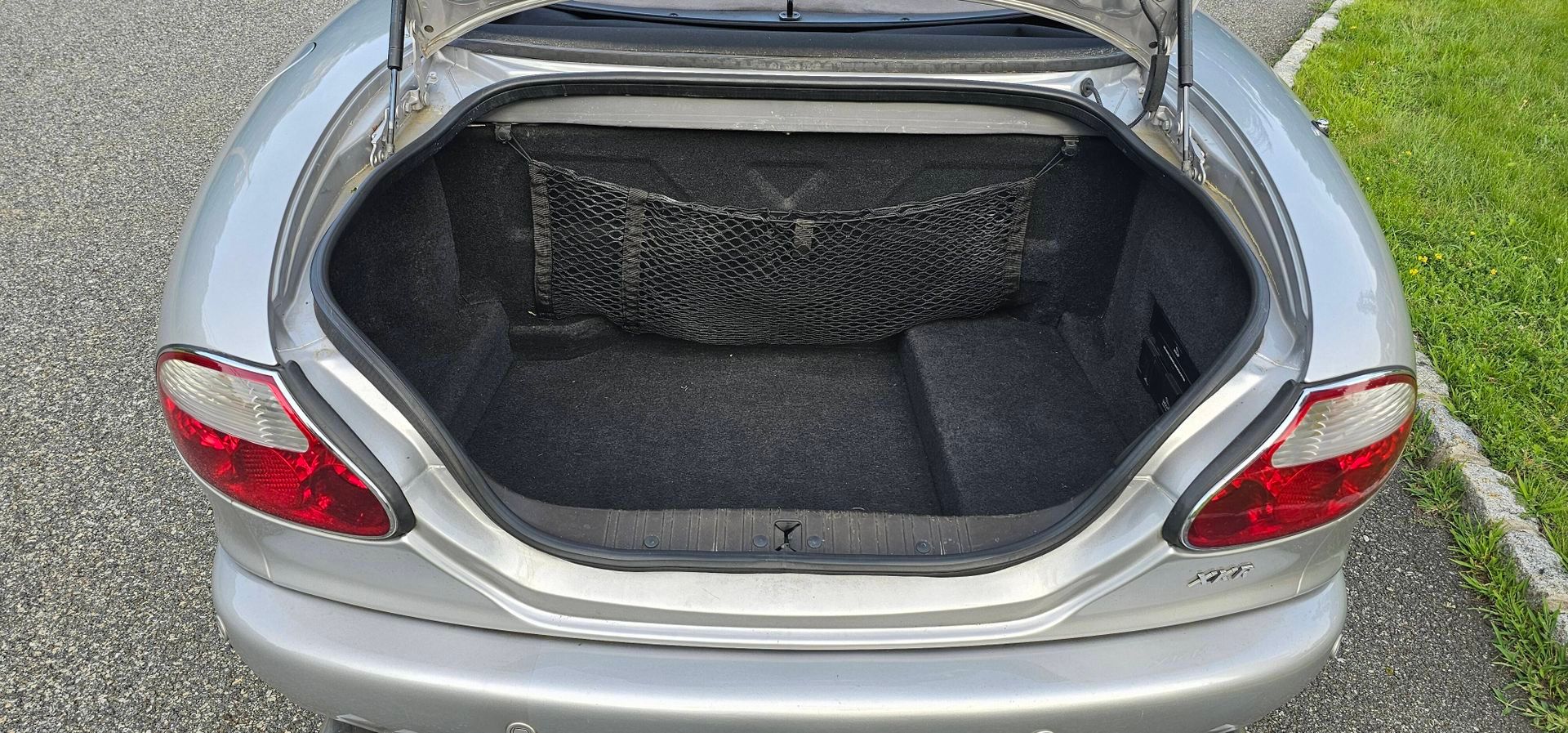 Used 2001 Jaguar XKR Convertible RWD image 6