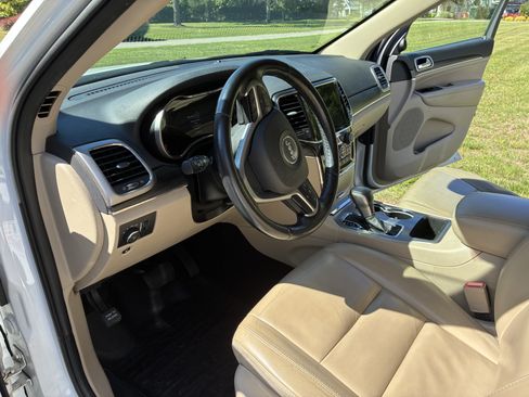 Used 2022 Jeep Grand Cherokee Limited RWD image 9