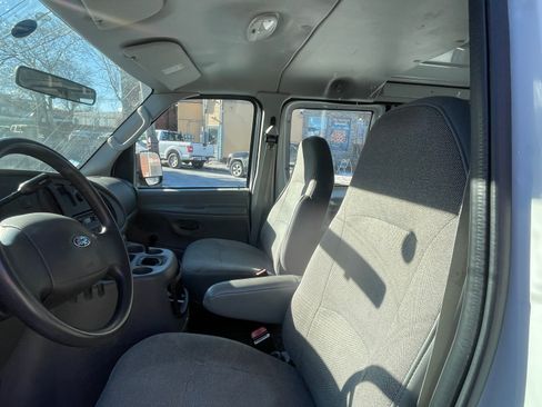 Used 2003 Ford E-250 and Econoline 250 image 10