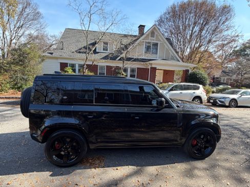 Used 2021 Land Rover Defender 110 X image 2