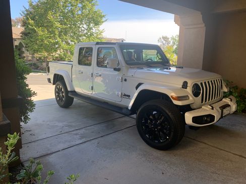 Used 2021 Jeep Gladiator Overland image 13