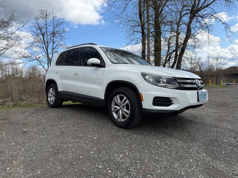 Used 2016 Volkswagen Tiguan S image 4