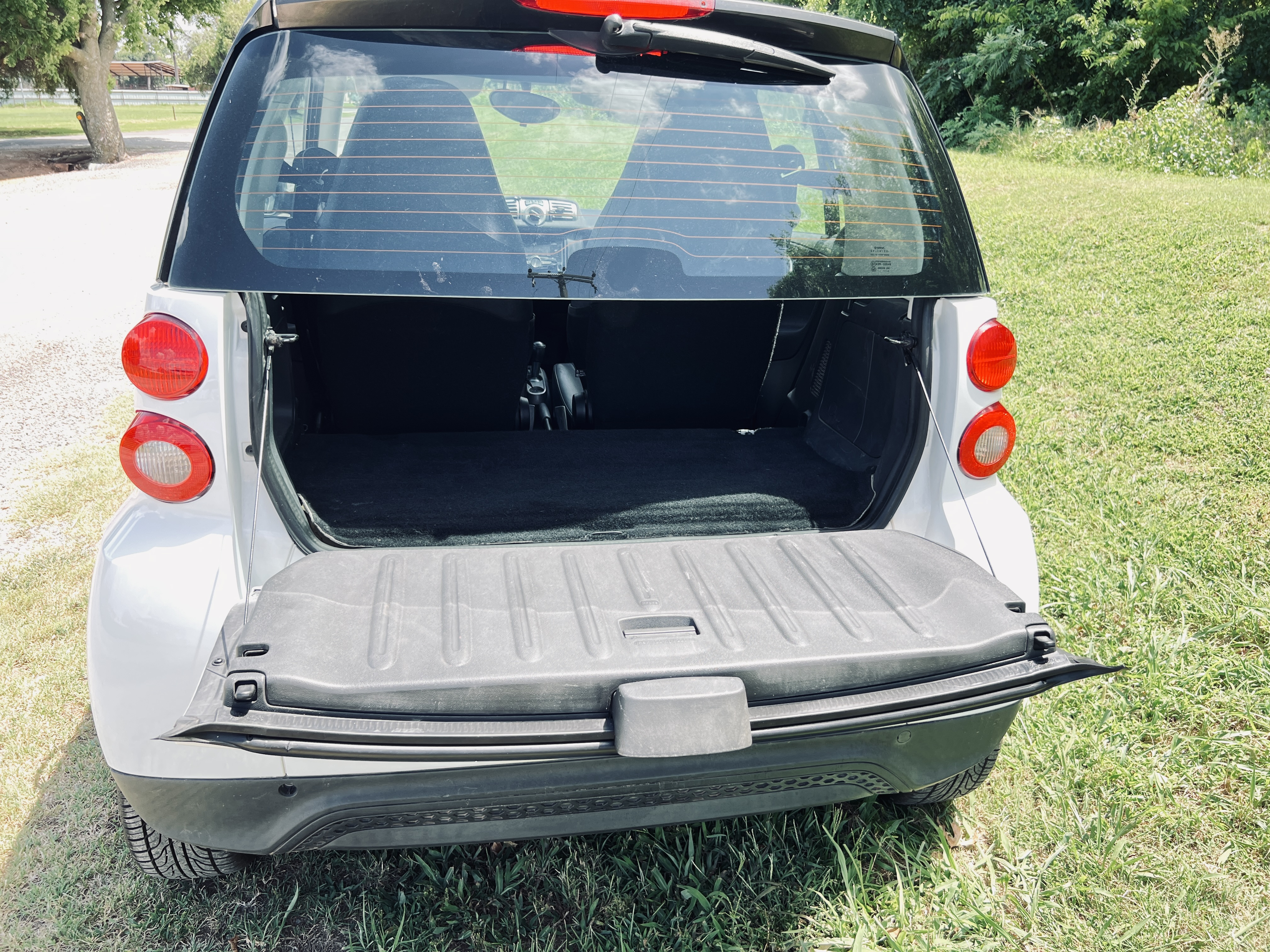 Used 2015 smart fortwo passion RWD image 8