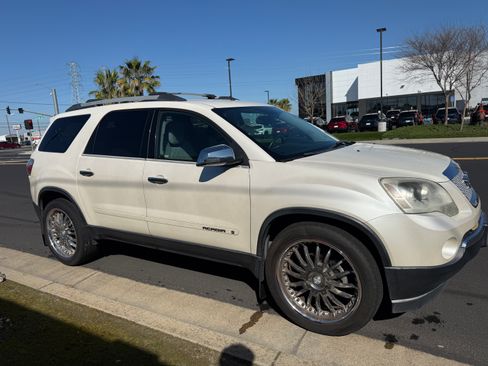 Used 2011 GMC Acadia SL w/ Preferred Package image 2