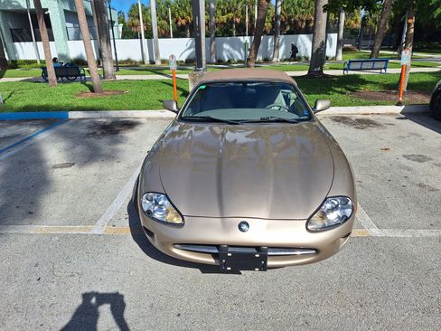 Used 2000 Jaguar XK8 Convertible image 4
