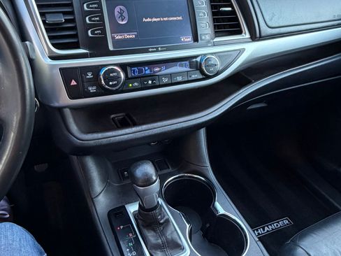 Used 2015 Toyota Highlander XLE image 9