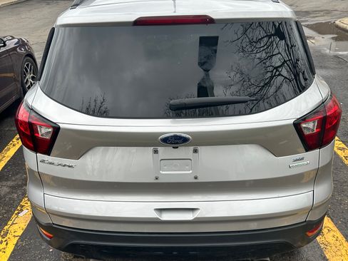Used 2019 Ford Escape SE image 9