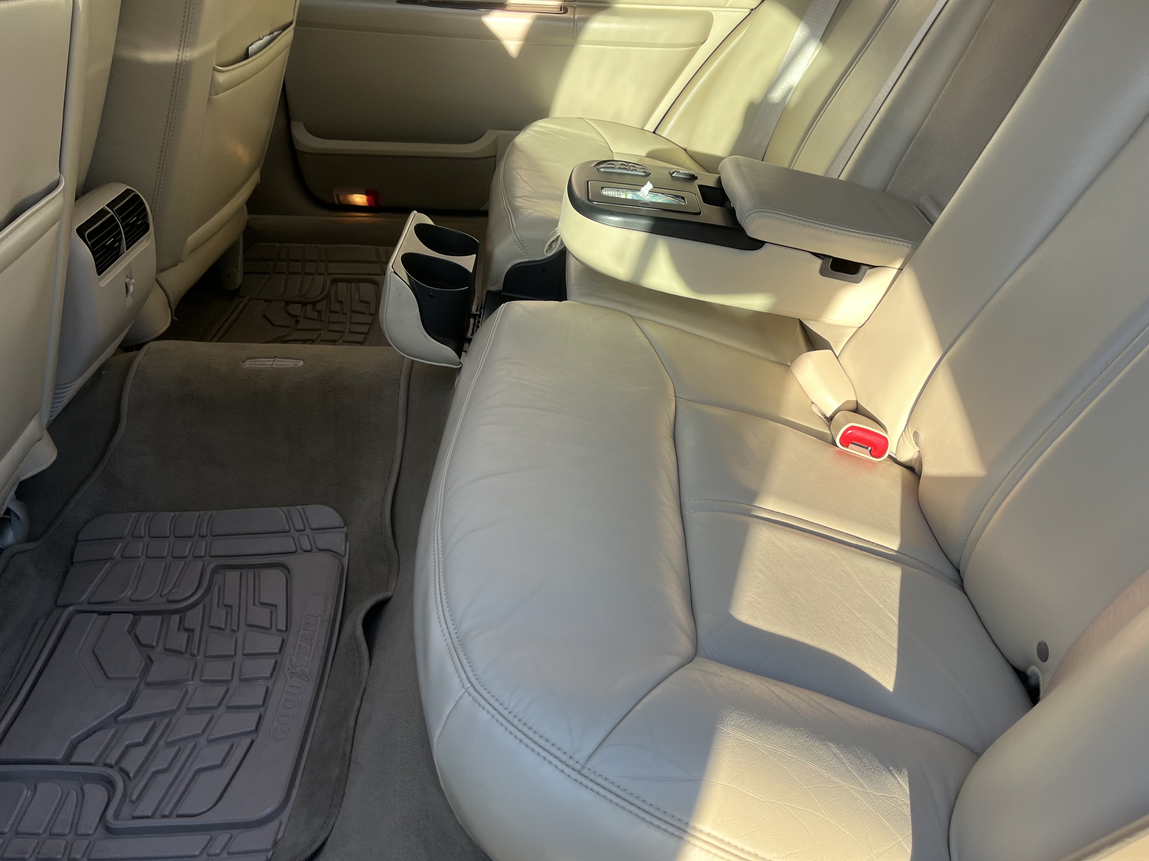 Used 2009 Lincoln Town Car Signature L RWD image 17