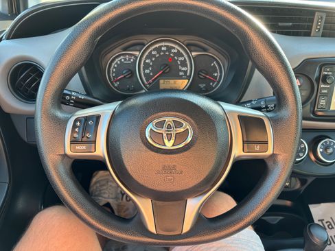 Used 2017 Toyota Yaris L image 12