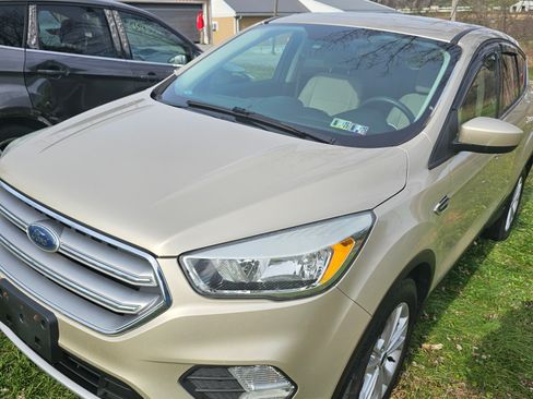 Used 2017 Ford Escape SE image 4
