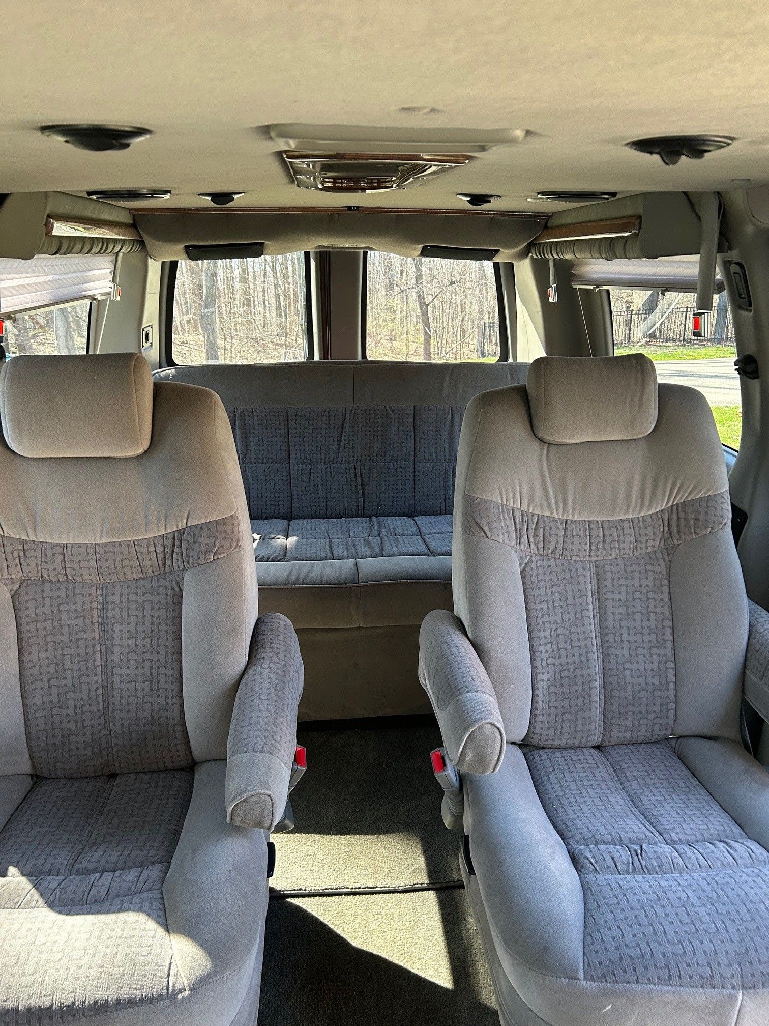 Used 2006 Chevrolet Express 1500 w/ Preferred Equipment Group RWD image 21