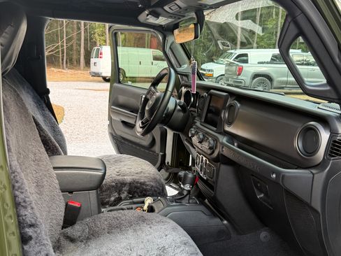 Used 2021 Jeep Wrangler Unlimited Sport image 17