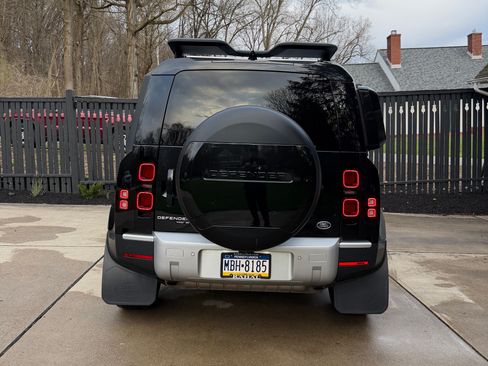 Used 2020 Land Rover Defender 110 SE image 13