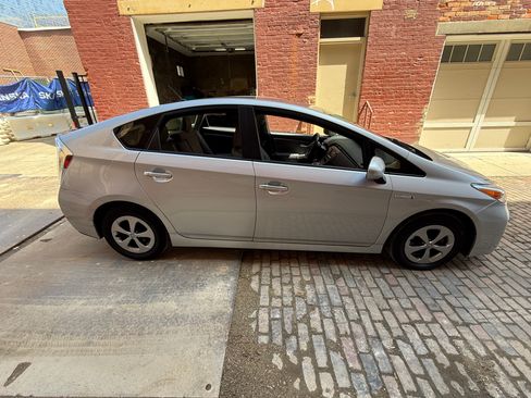 Used 2015 Toyota Prius Two FWD image 5