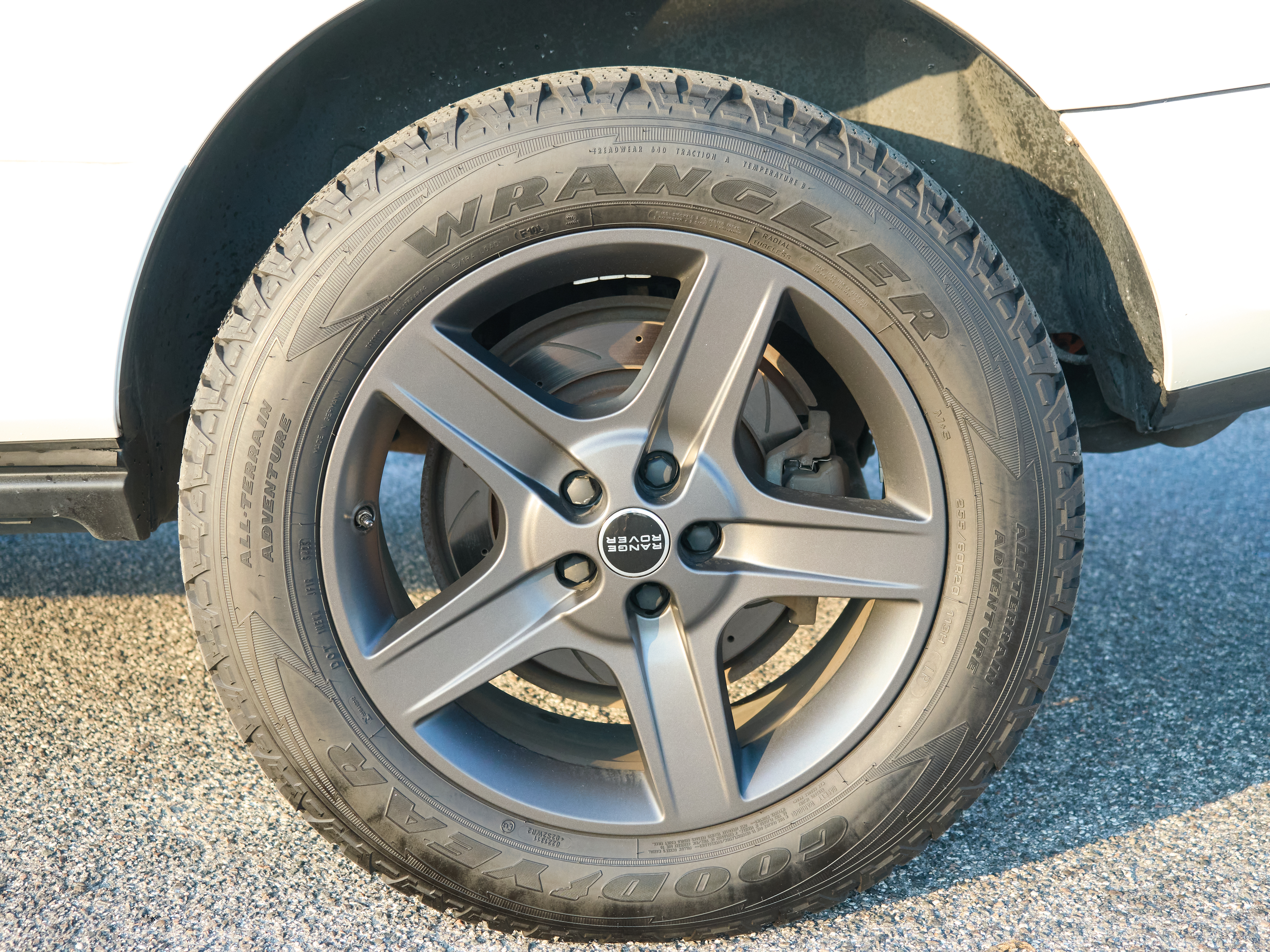 Used 2012 Land Rover Range Rover HSE AWD/4WD image 4