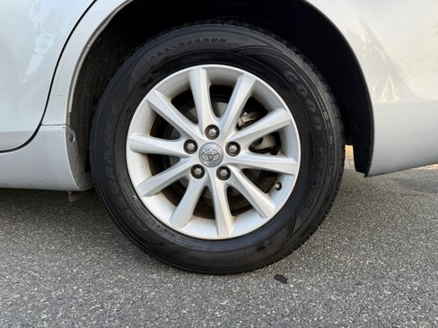 Used 2011 Toyota Camry XLE w/ XLE Extra-Value Pkg #2 FWD image 20