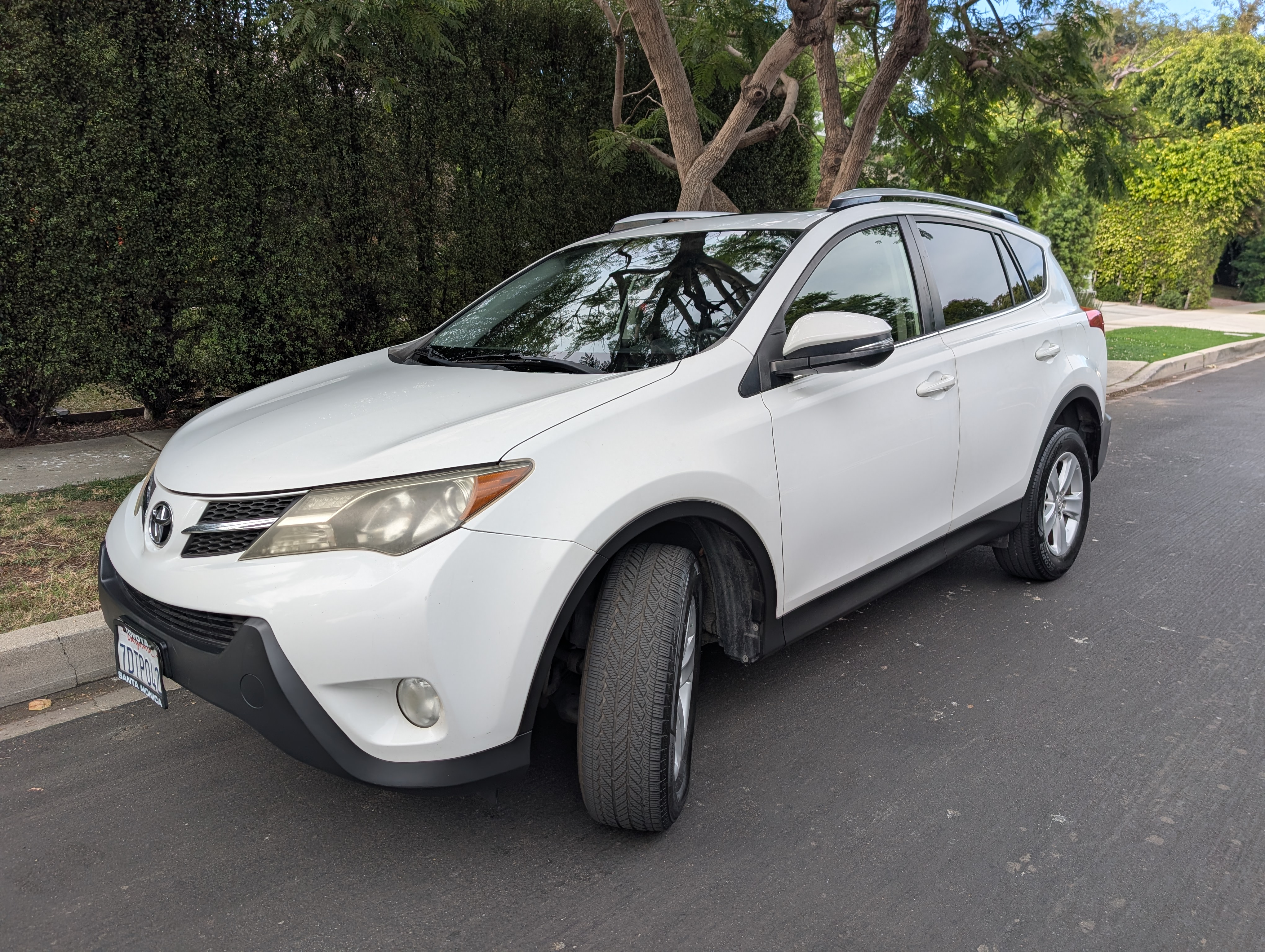 Used 2013 Toyota RAV4 XLE FWD image 1