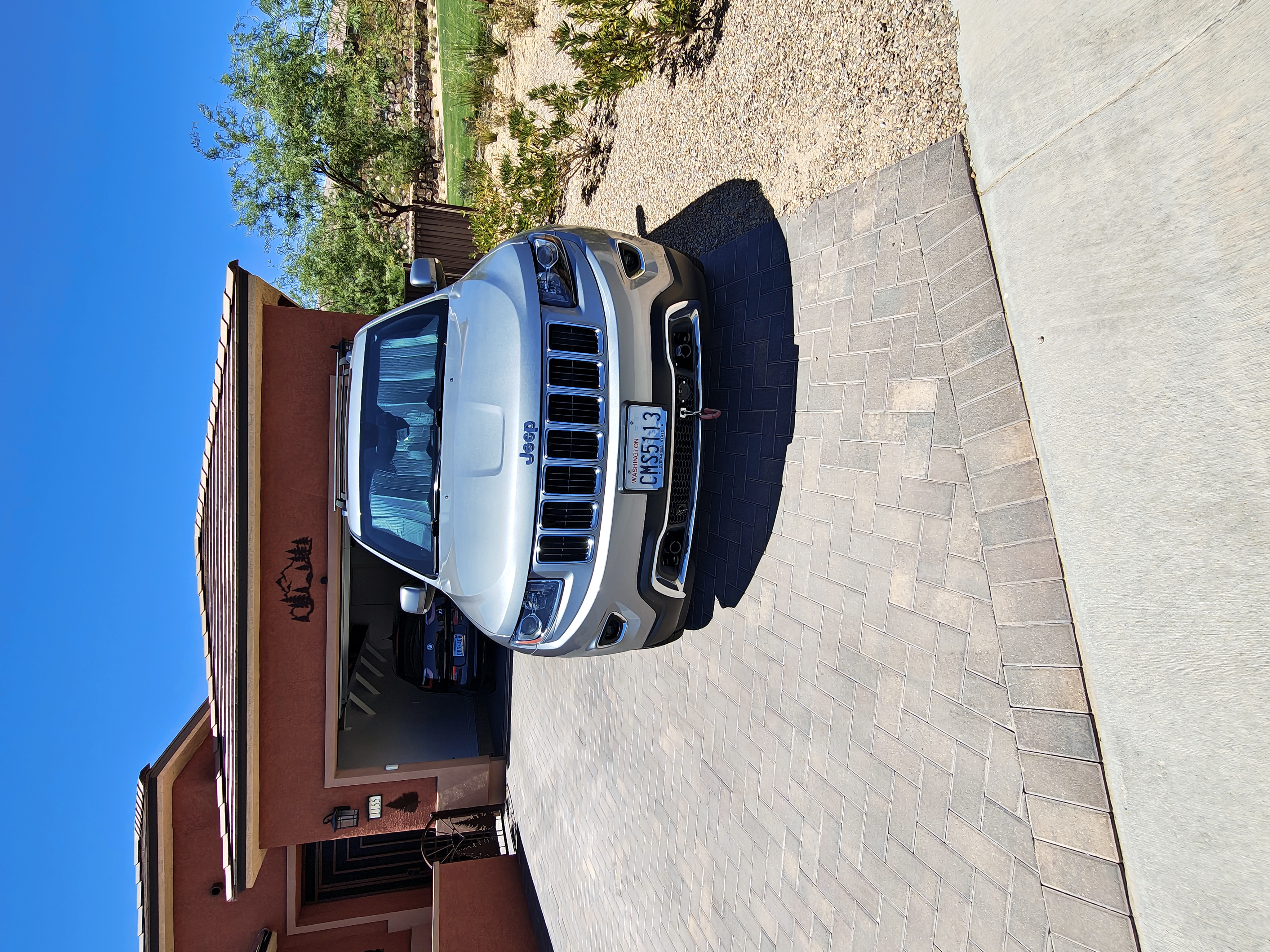Used 2014 Jeep Grand Cherokee Limited w/ Trailer Tow Group IV AWD/4WD image 2