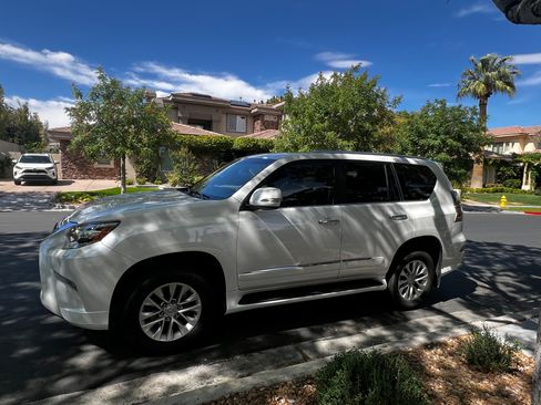 Used 2017 Lexus GX 460 image 8
