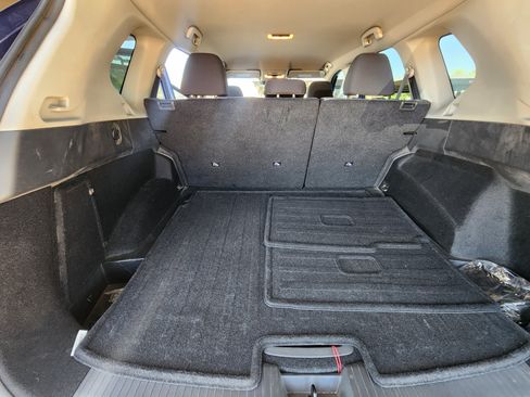 Used 2021 Nissan Rogue S image 11