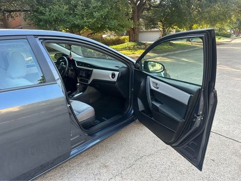 Used 2018 Toyota Corolla LE image 10