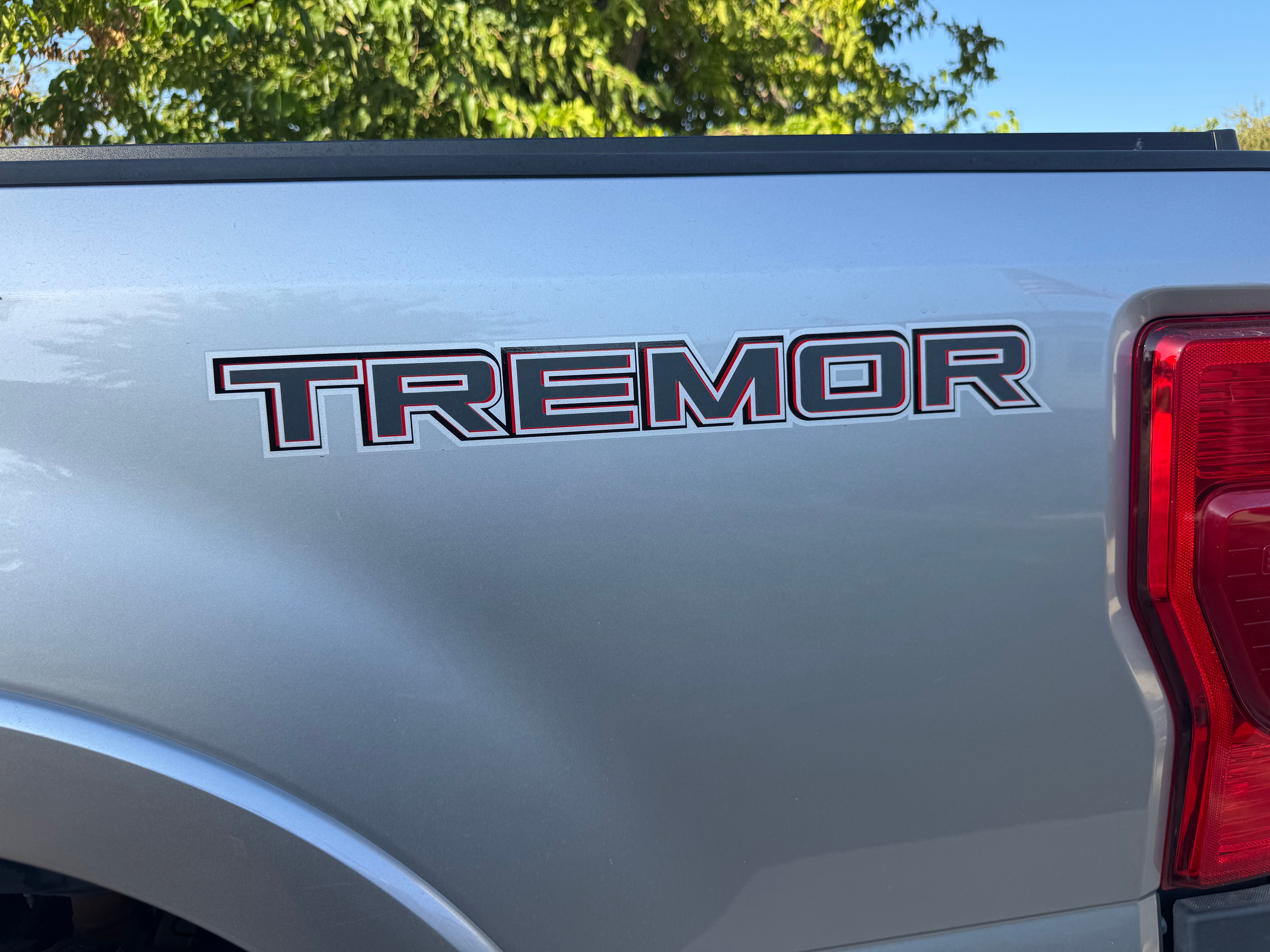 Used 2022 Ford F250 Lariat w/ Tremor Off-Road Package AWD/4WD image 21