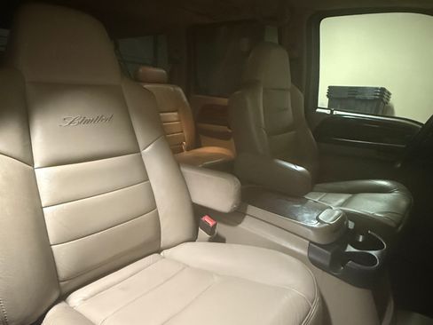 Used 2005 Ford Excursion Limited image 11