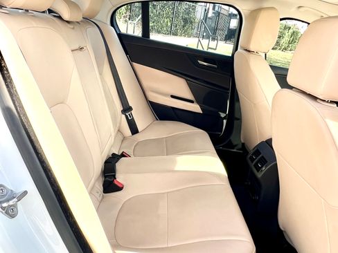 Used 2017 Jaguar XE Premium image 12