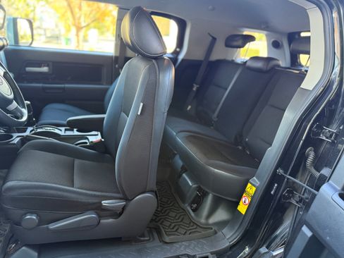 Used 2007 Toyota FJ Cruiser 4WD image 8