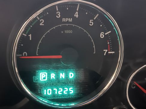 Used 2013 Jeep Wrangler Unlimited Sahara w/ Connectivity Group AWD/4WD image 12