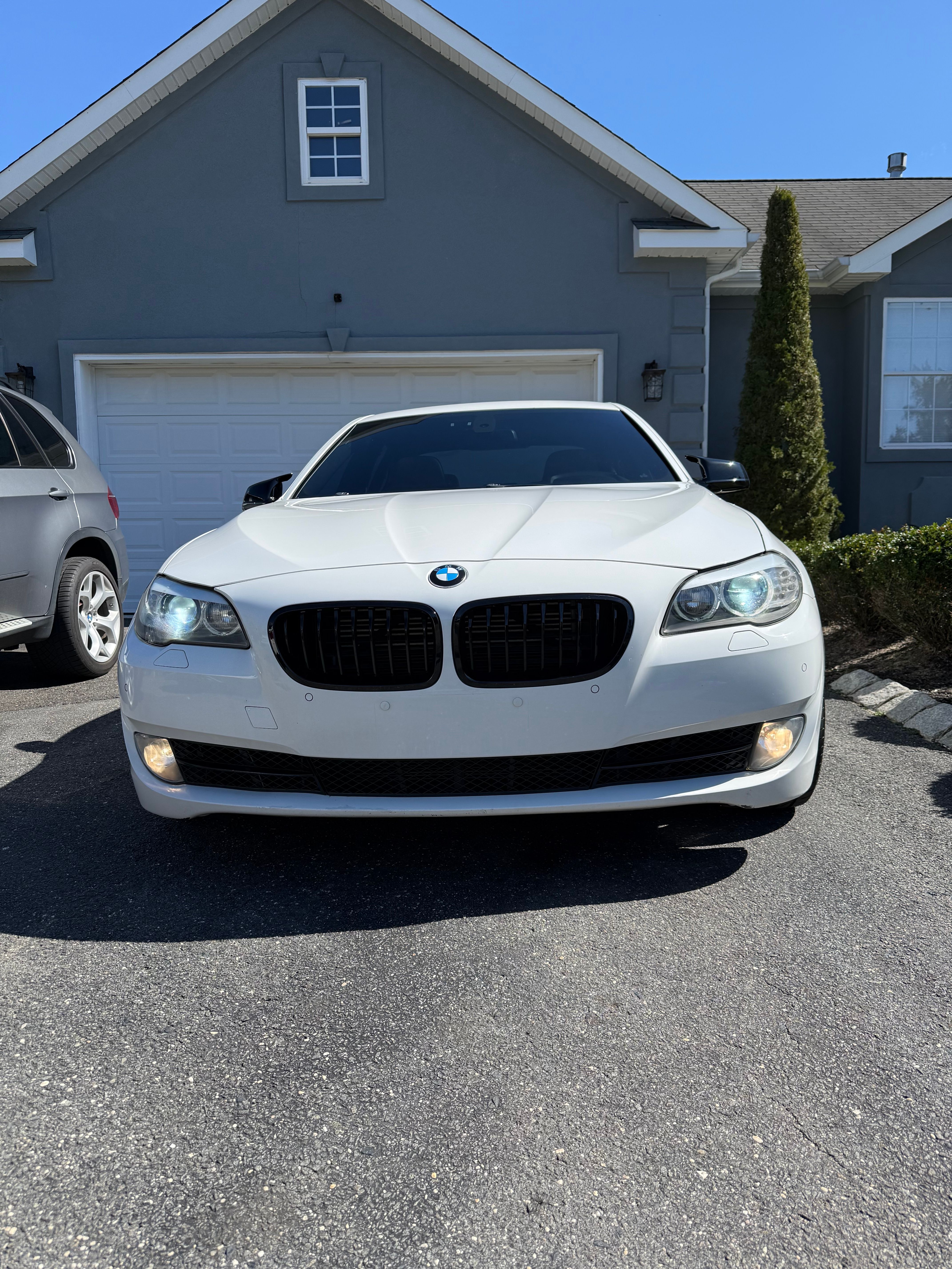 Used 2012 BMW 550i xDrive Sedan AWD/4WD image 2