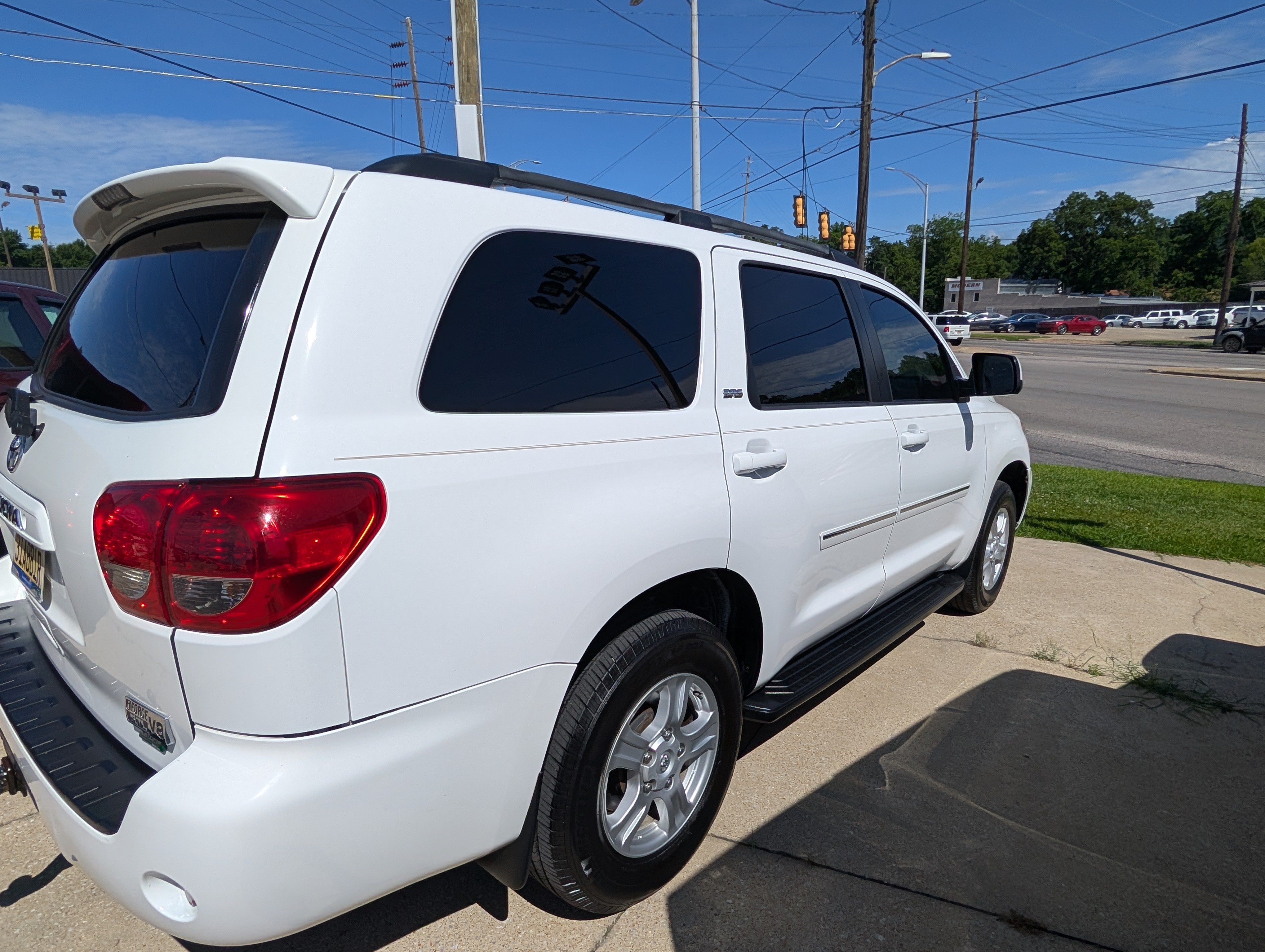 Used 2014 Toyota Sequoia SR5 w/ Premium Package AWD/4WD image 4