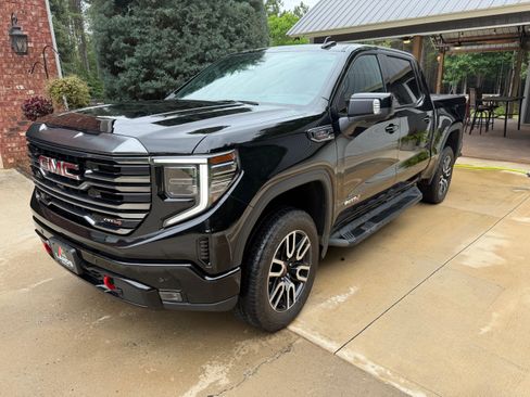 Used 2024 GMC Sierra 1500 AT4 w/ Technology Package AWD/4WD image 2