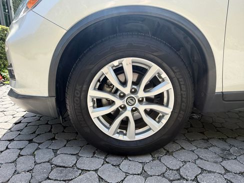 Used 2020 Nissan Rogue SV image 21