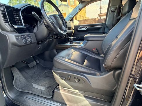 Used 2022 Chevrolet Silverado 1500 LT Trail Boss w/ LT Trail Boss Premium Package image 12