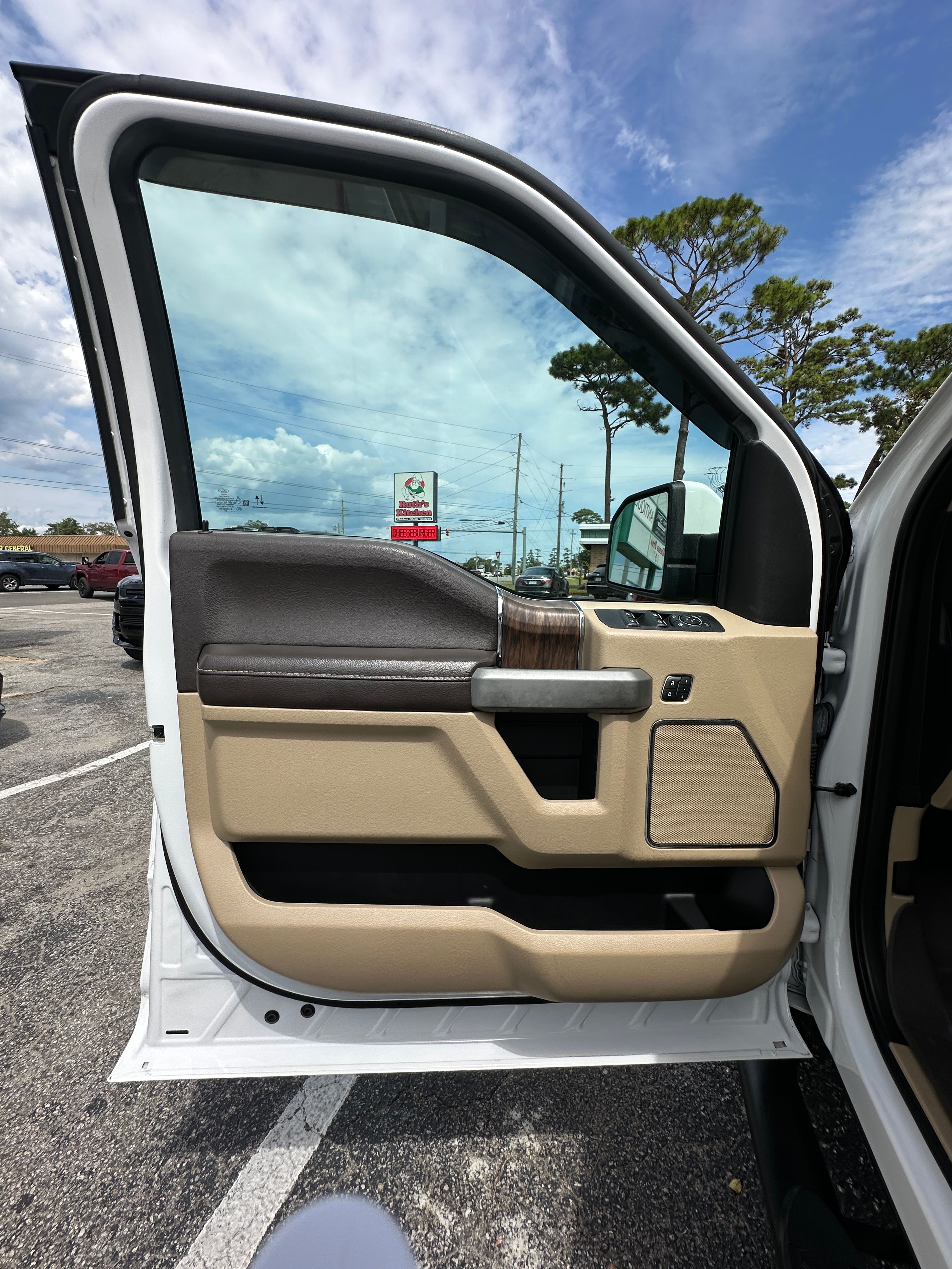Used 2020 Ford F150 Lariat w/ Equipment Group 501A Mid image 18