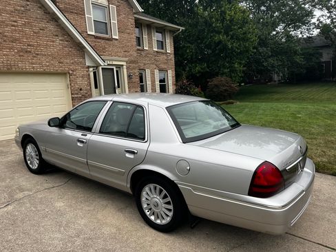Used 2008 Mercury Grand Marquis GS RWD image 4