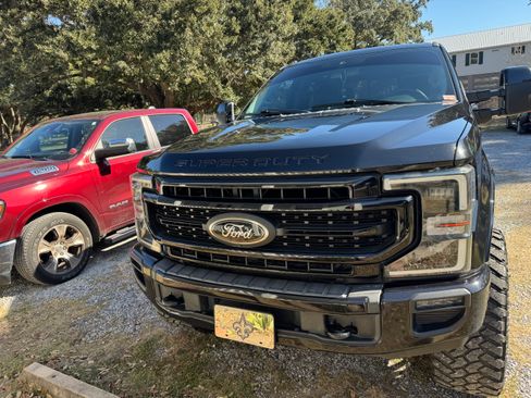 Used 2020 Ford F250 Lariat image 2