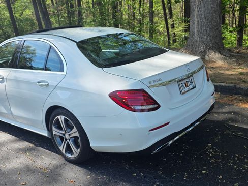 Used 2017 Mercedes-Benz E 300 image 11
