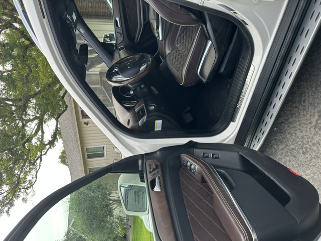 Used 2013 Mercedes-Benz GL 550 4MATIC image 11