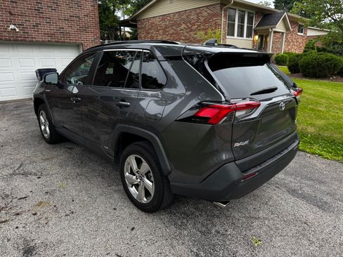 Used 2021 Toyota RAV4 XLE Premium AWD/4WD image 8