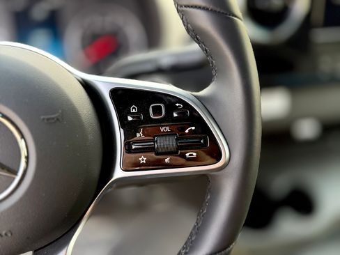 Used 2022 Mercedes-Benz Sprinter 2500 image 9